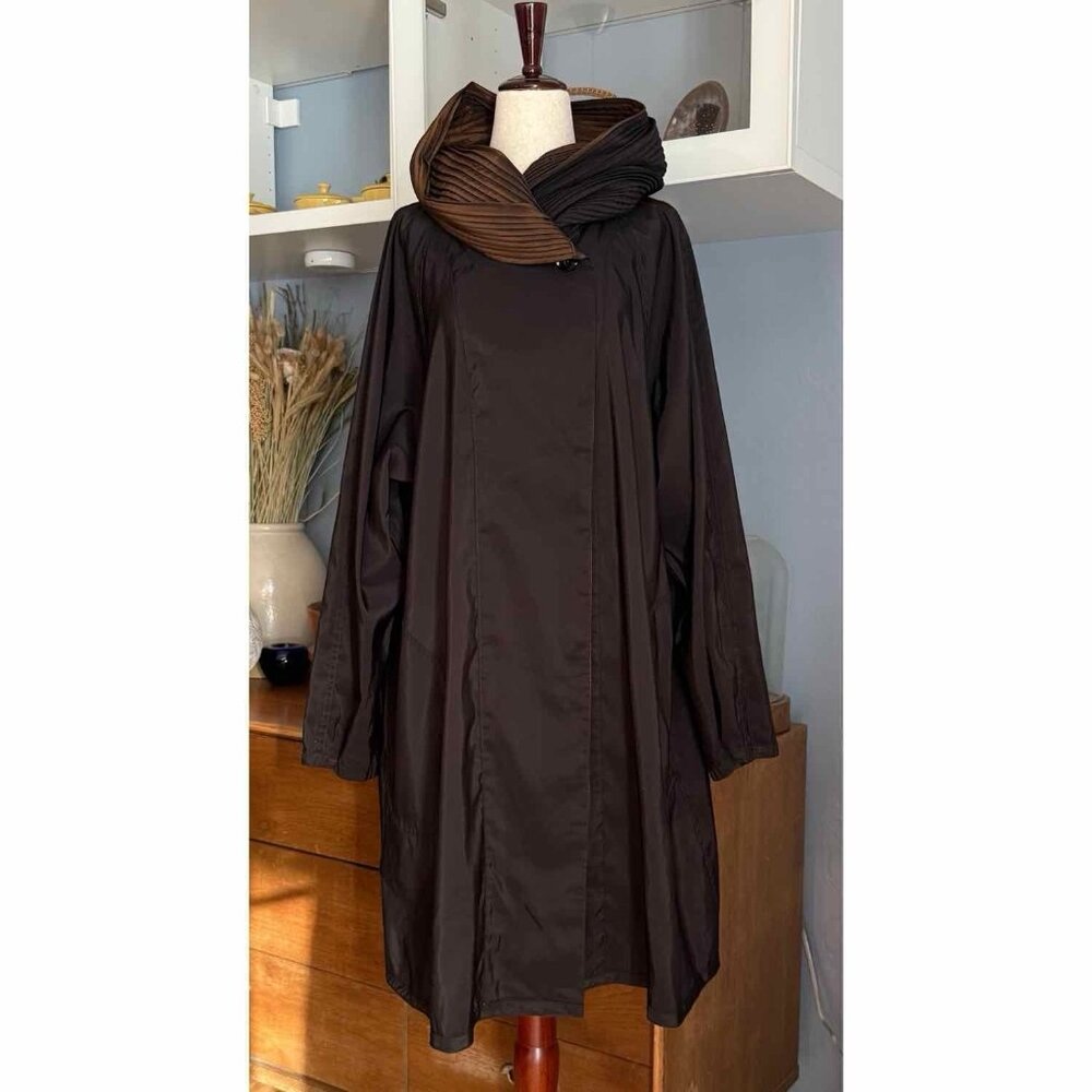 SOLD MYCRA PAC Donatella Reversible Raincoat Pleated Hooded